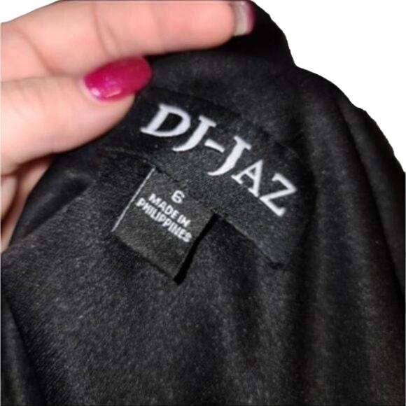 NWT BEAUTIFUL Black Silver One Shoulder Batwing Cocktail Formal Dress Size 6 - Picture 6 of 13